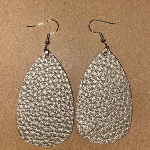 ☀️3/$12☀️Gold Faux Leather Dangle Earrings